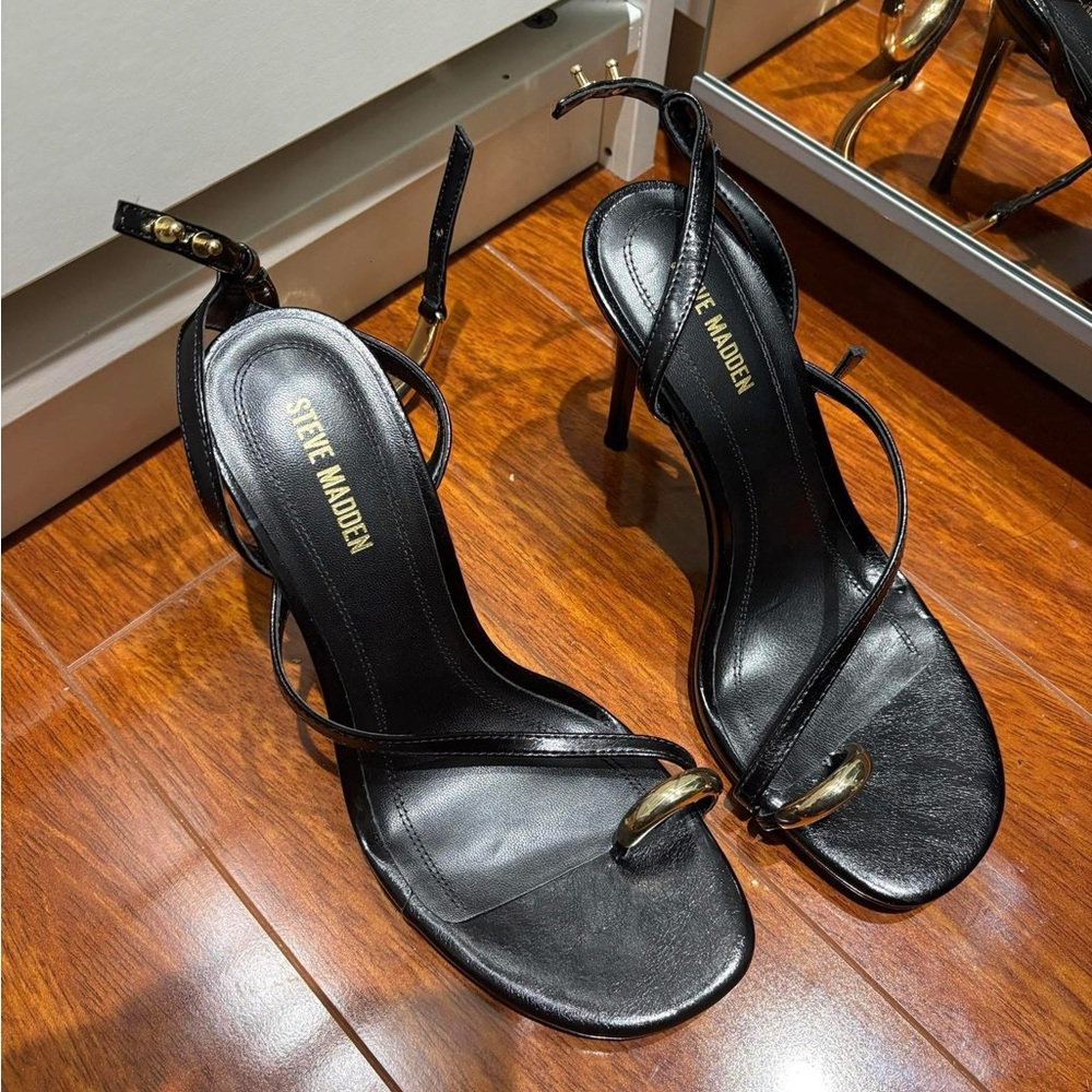 Steve Madden Black “TIA” Heels